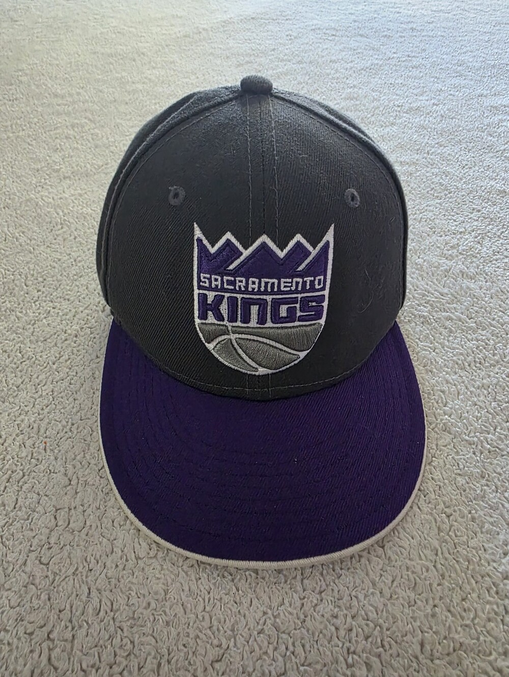 New Era 9FIFTY Youth Sacramento Kings NBA Snapback, Pre-owned - Dark Grey/Purple